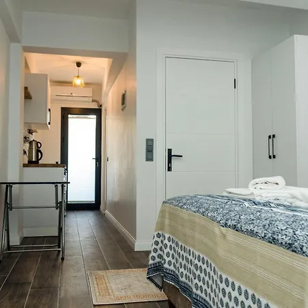 Port Hotel *