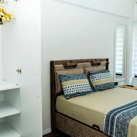 Port Hotel *
